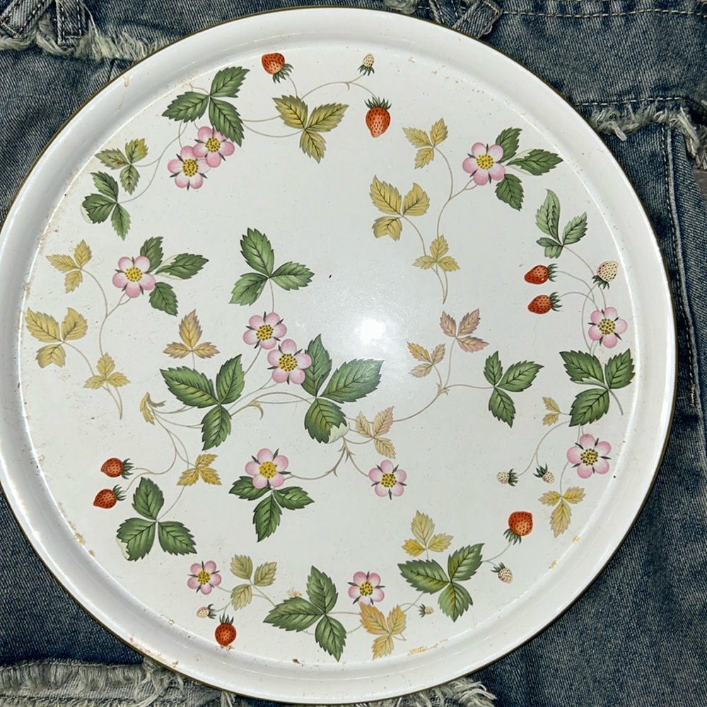 WEDGEWOOD Wild Strawberry!!!!!! Oven to Table!!